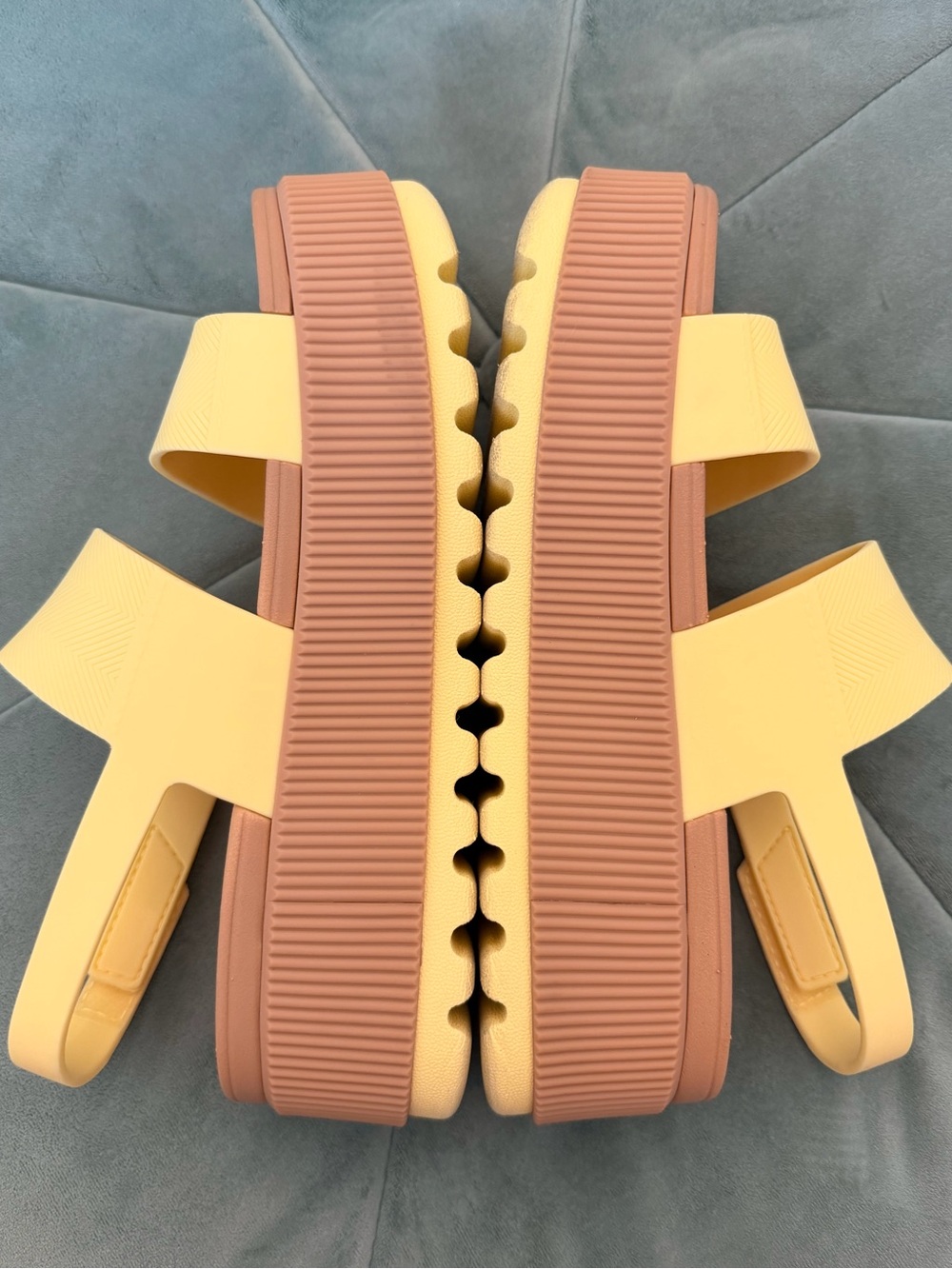 Reef Yellow Two-Strap Slingback Platform Sandals for Women - Like New - Picture 4 of 7